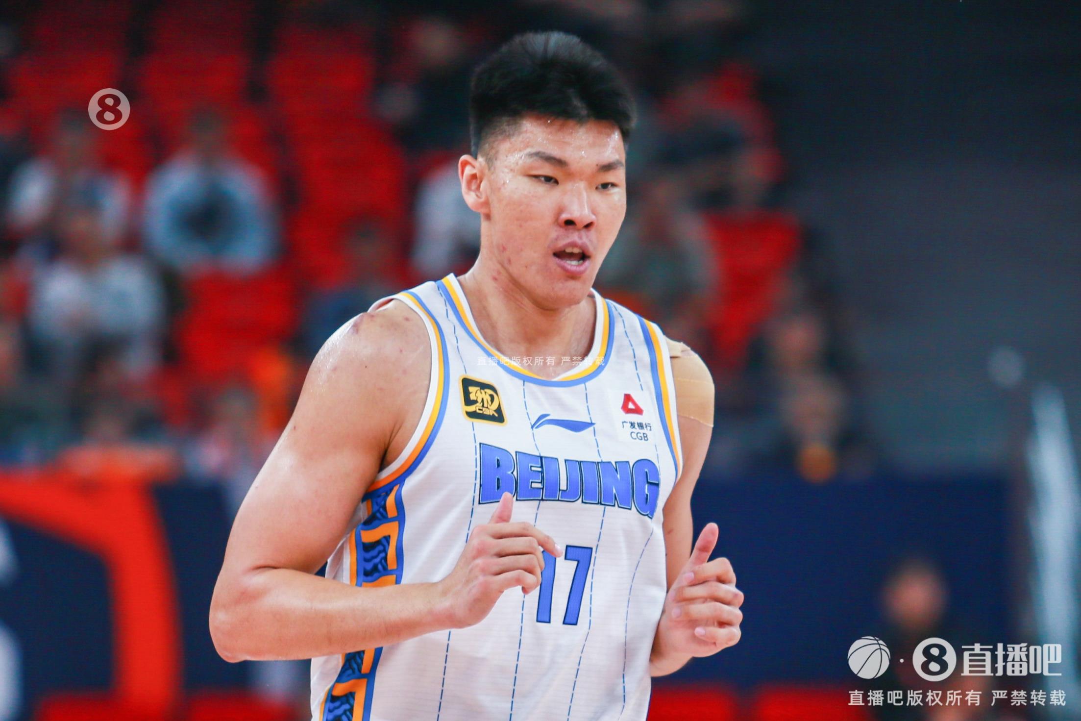 進(jìn)攻端把握機(jī)會(huì)不錯(cuò)！范子銘10投7中貢獻(xiàn)16分3助攻